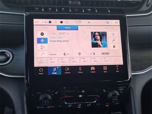 New 2025 Jeep Grand Cherokee Limited w/ Black Appearance Package image 12