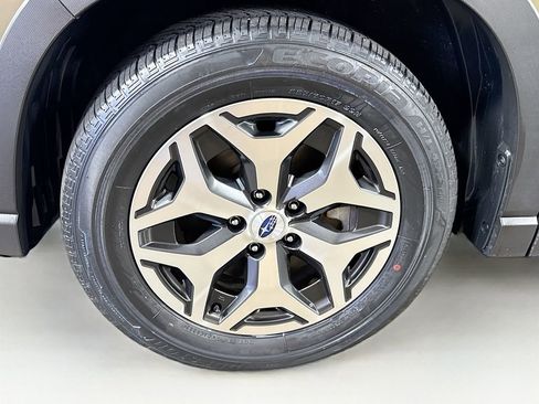 Used 2023 Subaru Forester Premium image 40