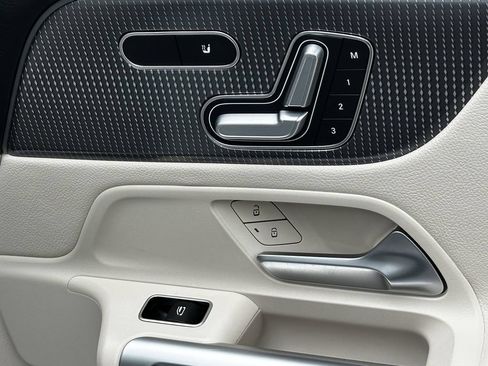 Certified 2022 Mercedes-Benz GLB 250 image 17