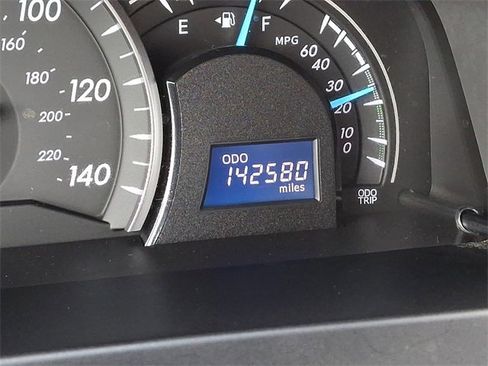 Used 2013 Toyota Camry LE image 19