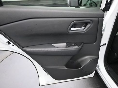 Used 2026 Nissan Rogue SV FWD image 16