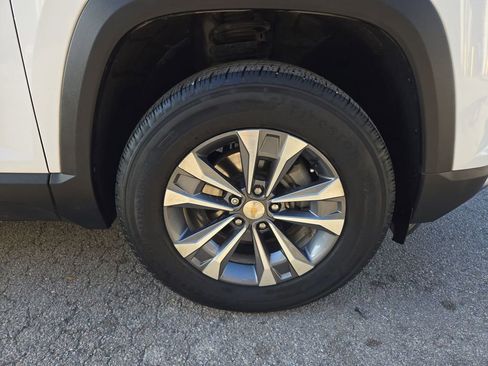 Used 2025 Chevrolet Equinox LT image 32