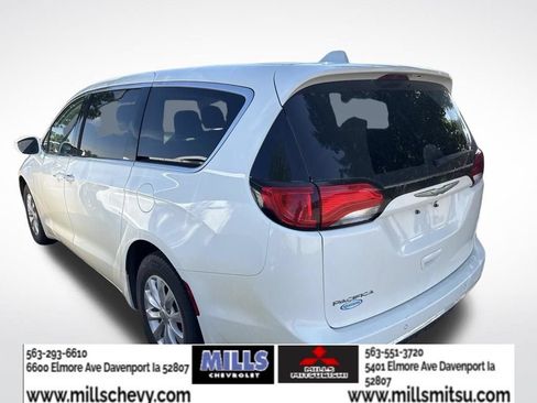 Used 2018 Chrysler Pacifica Touring Plus FWD image 4