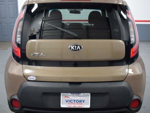 Used 2015 Kia Soul + image 3