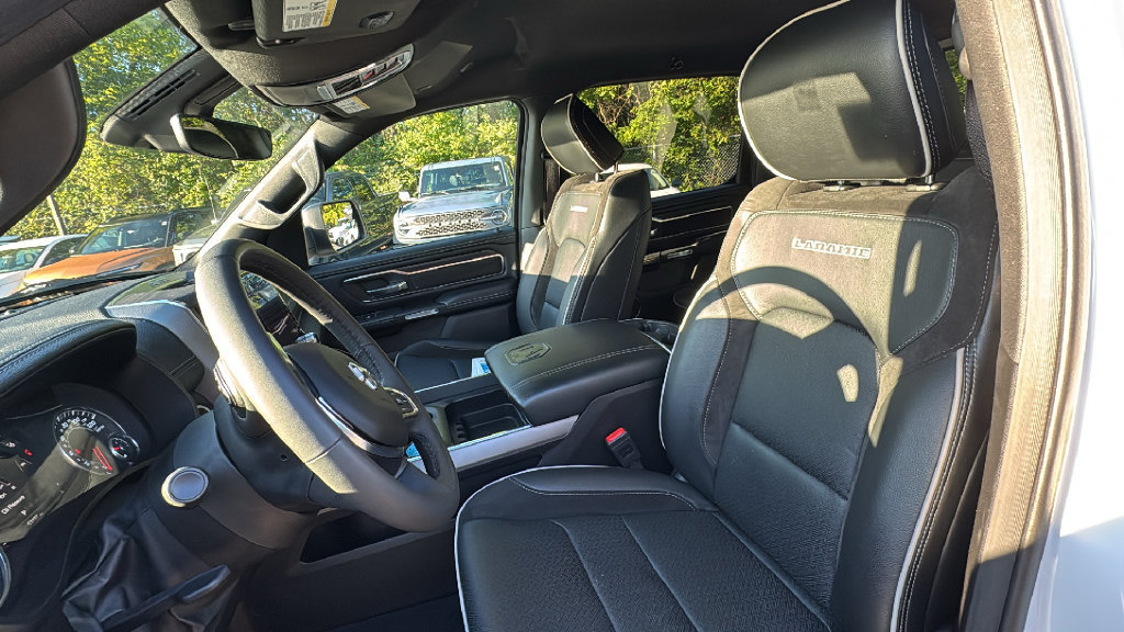 Used 2025 RAM 1500 Laramie AWD/4WD image 11