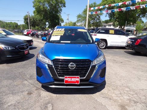 Used 2021 Nissan Kicks SV FWD image 2