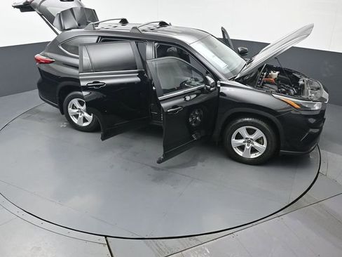 Used 2023 Toyota Highlander LE image 55