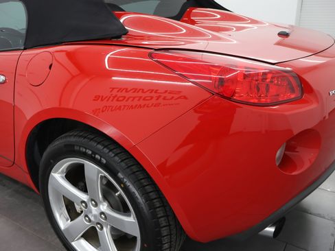 Used 2007 Pontiac Solstice GXP w/ Premium Package RWD image 25