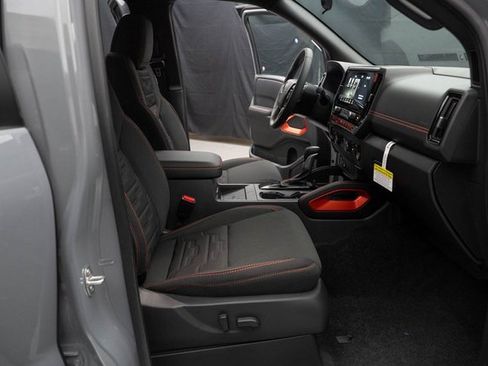 Used 2025 Nissan Frontier PRO-4X w/ Pro Convenience Package image 17