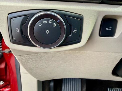 Used 2019 Ford Fusion SE FWD image 21