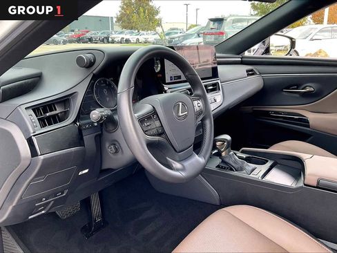 Used 2025 Lexus ES 350 w/ Premium Package image 14