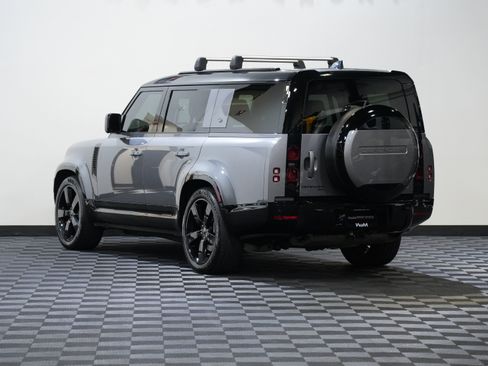 Used 2023 Land Rover Defender 130 X-Dynamic SE AWD/4WD image 8