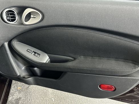 Used 2013 Nissan 370Z Coupe image 31