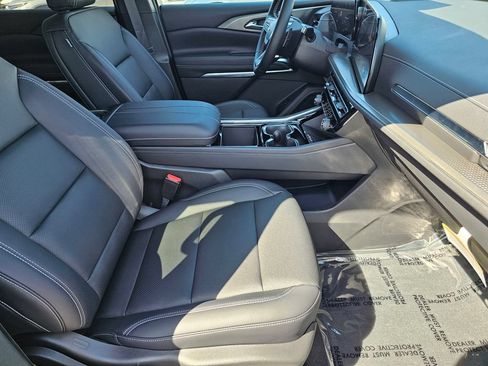 New 2026 Chevrolet Traverse LT w/ Driver Confidence Package FWD image 10