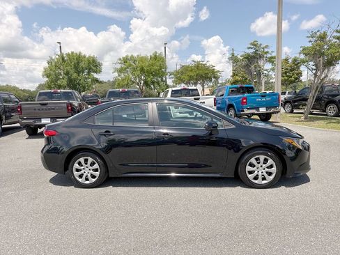 Used 2025 Toyota Corolla LE FWD image 2