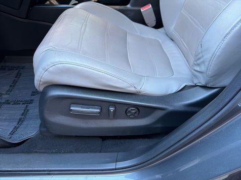 Used 2017 Honda CR-V Touring image 14