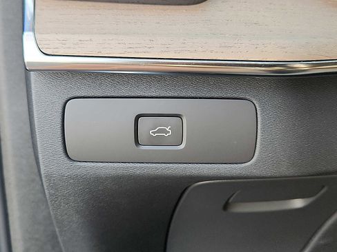 Used 2026 Volvo XC90 B6 Plus w/ Protection Package AWD/4WD image 22