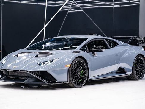 Used 2023 Lamborghini Huracan STO RWD image 2