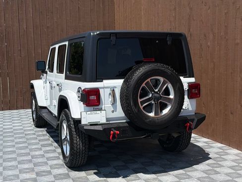 Used 2018 Jeep Wrangler Unlimited Sahara w/ Dual Top Group AWD/4WD image 17