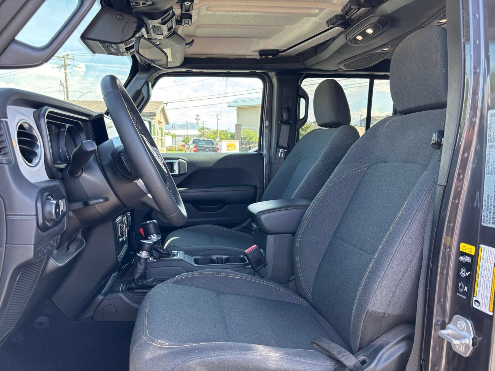 Used 2025 Jeep Wrangler Unlimited Sahara AWD/4WD image 26