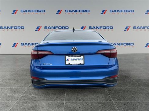 Used 2022 Volkswagen Jetta Sport image 4