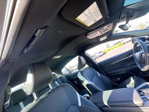 Used 2025 Toyota Camry SE image 25