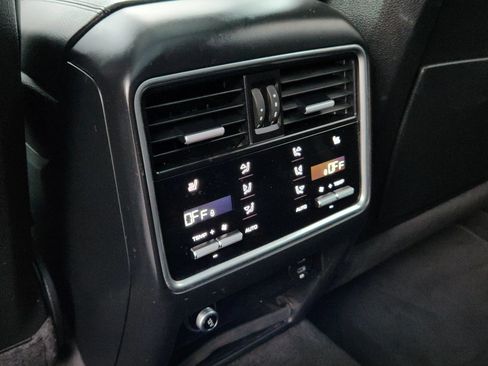 Used 2020 Porsche Cayenne w/ Premium Package Plus AWD/4WD image 20