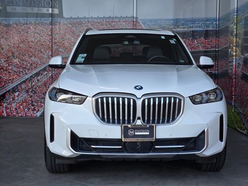 Used 2025 BMW X5 xDrive50e AWD/4WD image 3