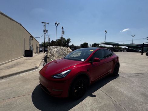 Used 2020 Tesla Model Y Long Range AWD/4WD image 1