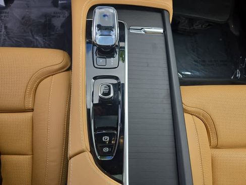 Used 2025 Volvo XC90 T8 Ultra w/ Protection Package Premier image 19