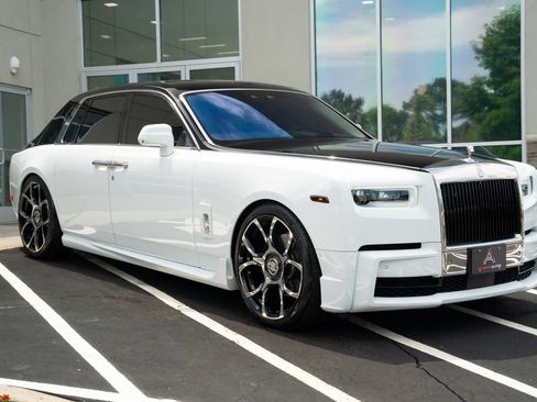 Used 2022 Rolls-Royce Phantom Sedan w/ The Phantom Package RWD image 9