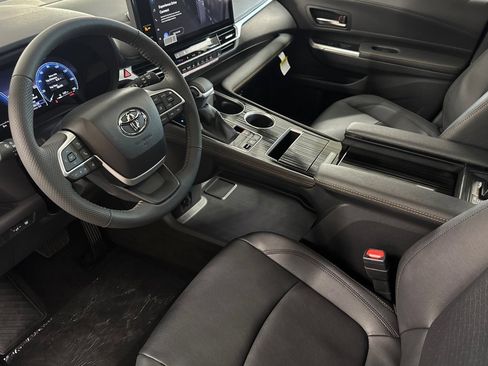 New 2026 Toyota Sienna XLE Woodland Edition AWD/4WD image 10