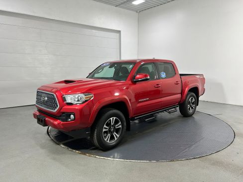 Used 2019 Toyota Tacoma TRD Sport image 17