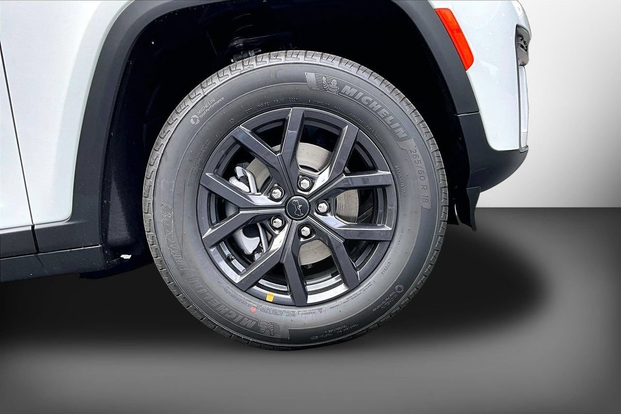 New 2027 Jeep Grand Cherokee Altitude AWD/4WD image 30