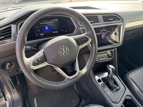 Certified 2023 Volkswagen Tiguan SE w/ Panoramic Sunroof Package image 24