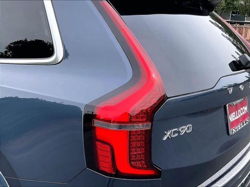 New 2026 Volvo XC90 T8 Plus w/ Protection Package Premier image 25