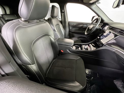 Used 2023 Jeep Grand Cherokee Altitude image 27