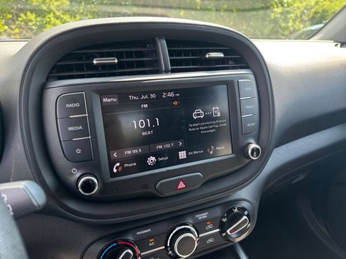 Used 2025 Kia Soul LX w/ LX Technology Package FWD image 20