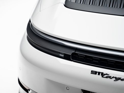 Used 2025 Porsche 911 Targa 4 GTS w/ Premium Package image 30