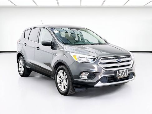 Used 2019 Ford Escape SE FWD image 3