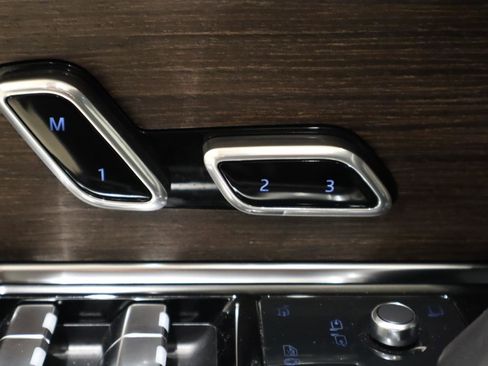 Used 2024 Land Rover Range Rover SE image 26