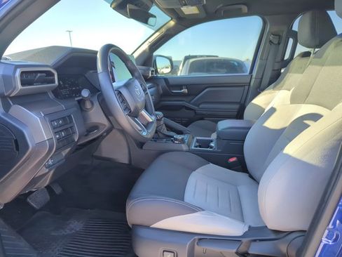 Used 2024 Toyota Tacoma TRD Off-Road image 9