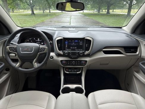 Used 2024 GMC Terrain Denali w/ Denali Premium Package AWD/4WD image 10