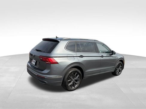 Used 2024 Volkswagen Tiguan SE FWD image 12