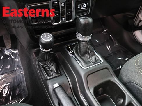 Used 2025 Jeep Wrangler Unlimited Sahara w/ Safety Group AWD/4WD image 13