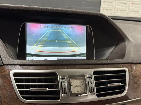 Used 2014 Mercedes-Benz E 350 4MATIC Sedan image 9