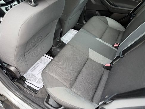 Used 2014 Ford Focus SE w/ SE Winter Package FWD image 18