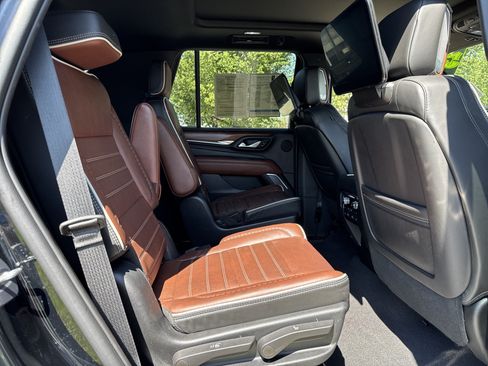 Used 2023 GMC Yukon Denali Ultimate AWD/4WD image 24