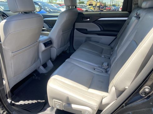 Used 2016 Toyota Highlander XLE FWD image 16