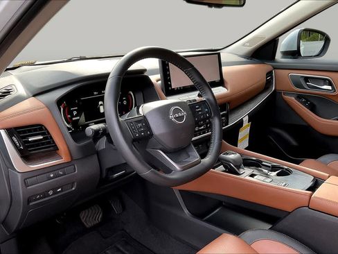 Used 2025 Nissan Rogue Platinum w/ Platinum Premium Package FWD image 35